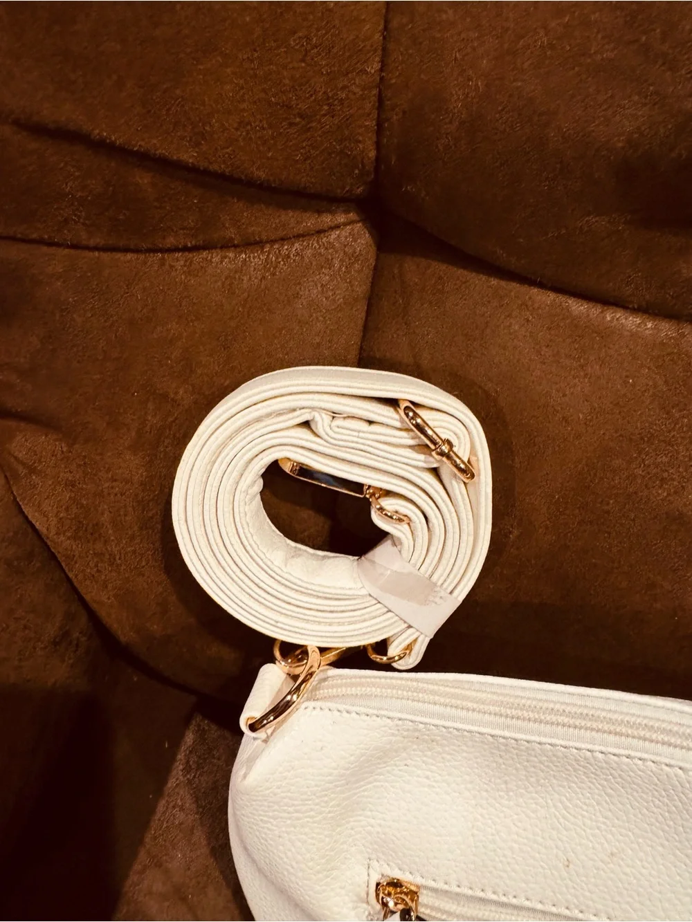 Imoshion White Crossbody Bag with Charger